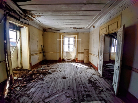 Moradia para Restaurar T4