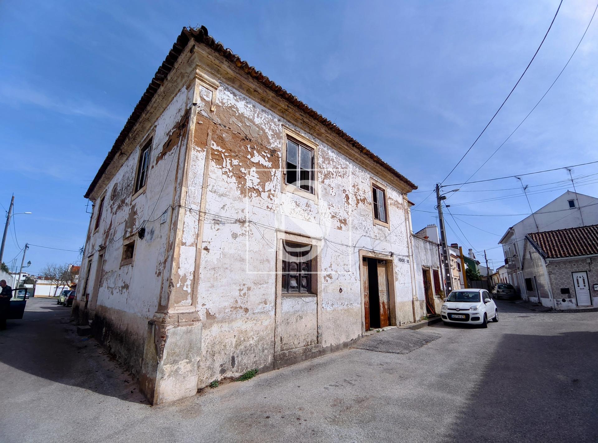 Moradia para Restaurar T4