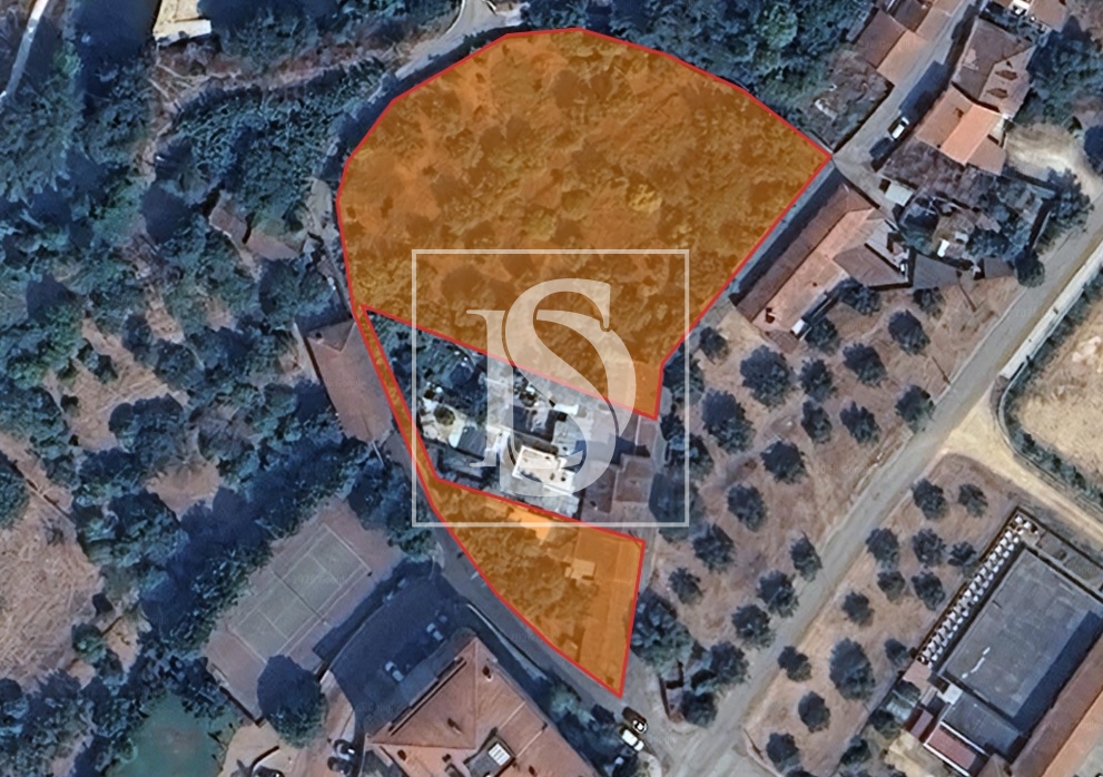 CONJUNTO DE 4 HABITAÇÕES EM ZONA URBANA — LOCALIZAÇÃO PRIVILEGIADA