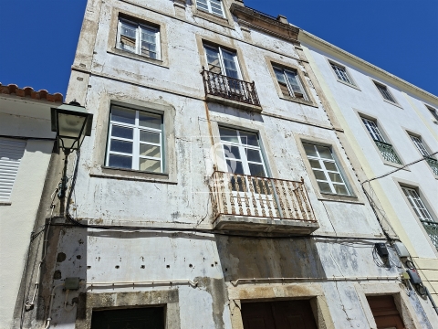 Prédio com projeto para 8 apartamentos - Abrantes